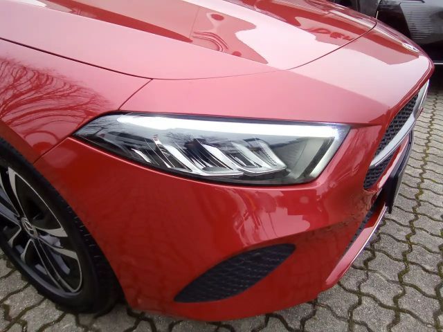 Mercedes-Benz A 180 A 180 d Progressive