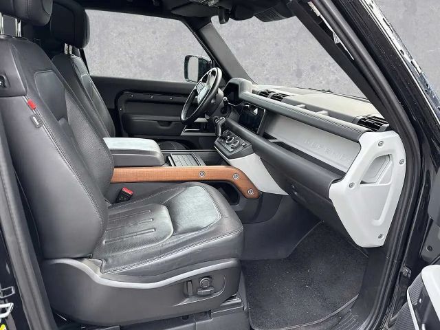 Land Rover Defender 90 D300 Dynamic HSE