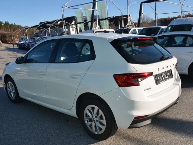 Skoda Fabia Fabia 1,0 LED TEMPO KLIMA PARKSENSOREN HINTEN 1.Be