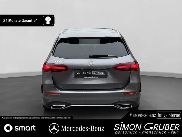 Mercedes-Benz B 200 AMG Line Sedan