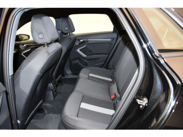 Audi A3 30 TFSI Business Sedan