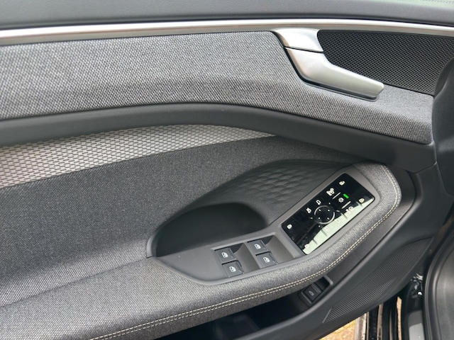 Audi A6 Avant Quattro S-Tronic