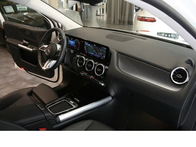 Mercedes-Benz B 200 Sedan