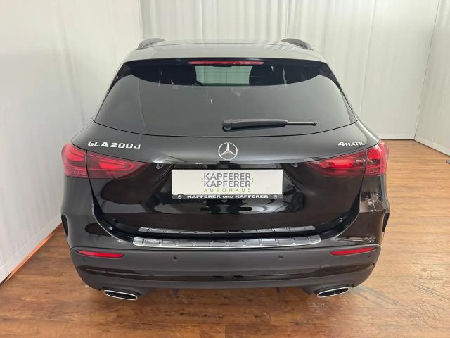 Mercedes-Benz GLA 200 4MATIC GLA 200 d