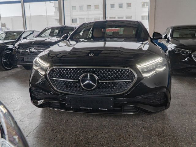 Mercedes-Benz E 200 Sedan