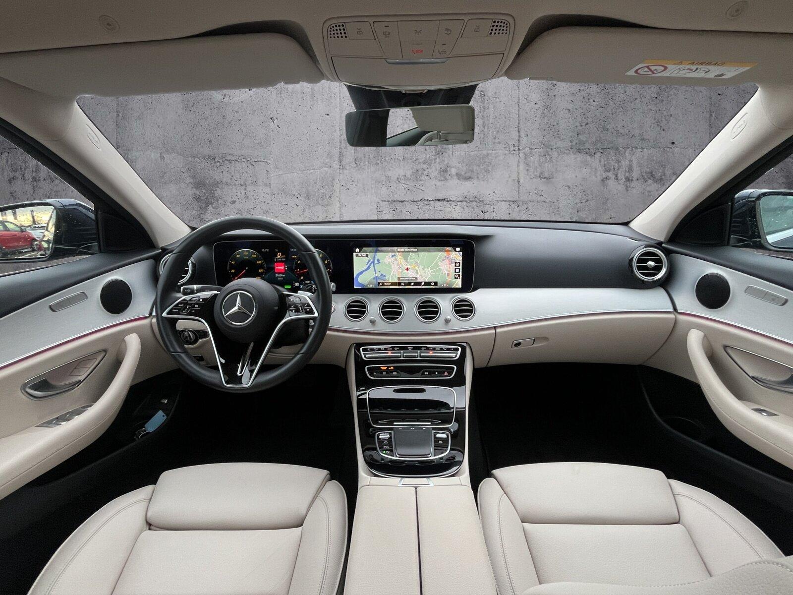 Mercedes-Benz E 300 AMG Line Sedan