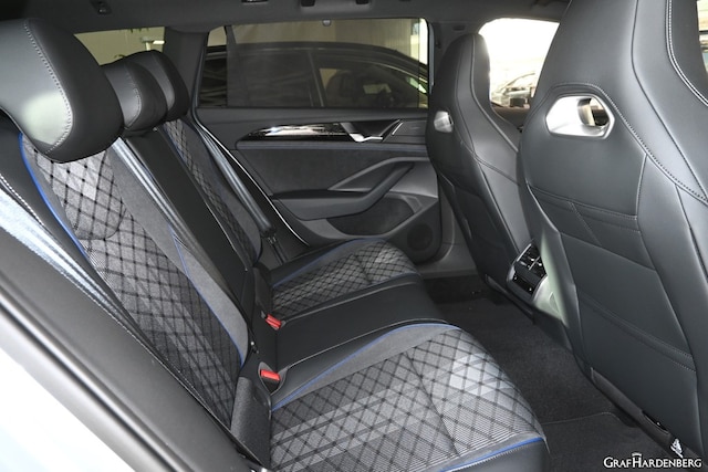 Volkswagen Passat DSG R-Line