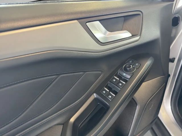 Ford Focus Cool & Connect EcoBoost Wagon