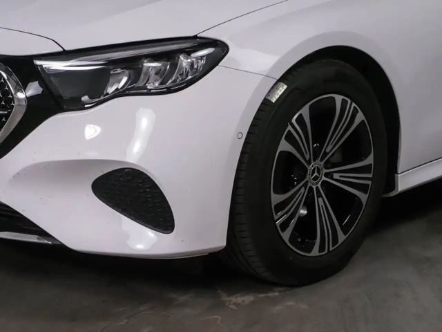 Mercedes-Benz E 200 4MATIC AVANTGARDE Sedan