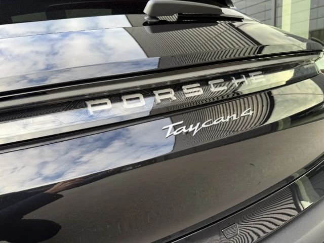 Porsche Taycan 4 Cross Turismo