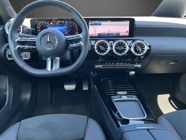 Mercedes-Benz A 200 AMG Line