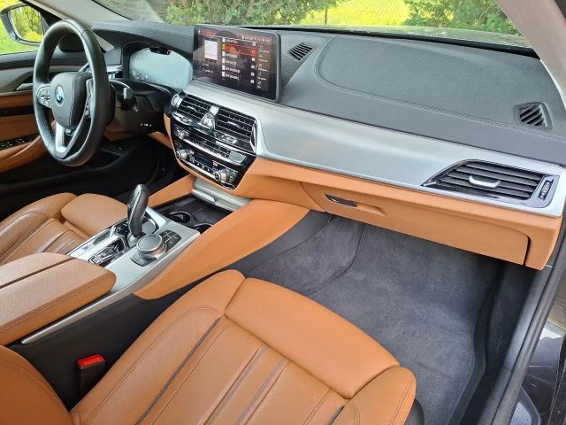 BMW 530 530d Luxury Line Touring xDrive