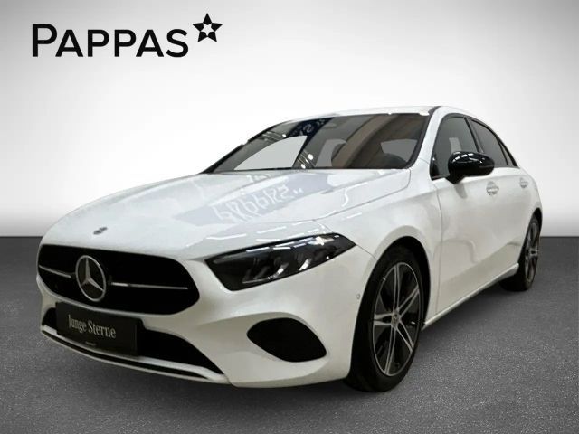 Mercedes-Benz A 180 Limousine PTS Cam Navi Wide LED SHZ