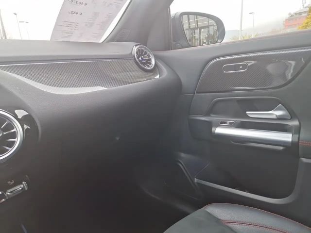 Mercedes-Benz GLA 180 AMG Line