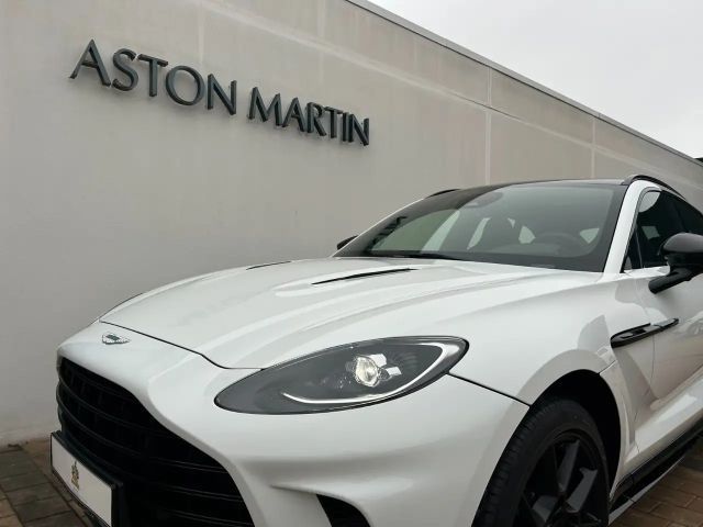 Aston Martin DBX V8