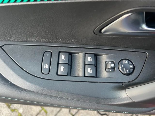 Peugeot E-2008 Allure Pack