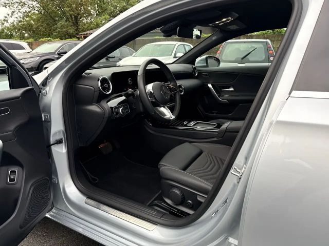 Mercedes-Benz A 200 Limousine PTS Cam Navi Wide LED SHZ