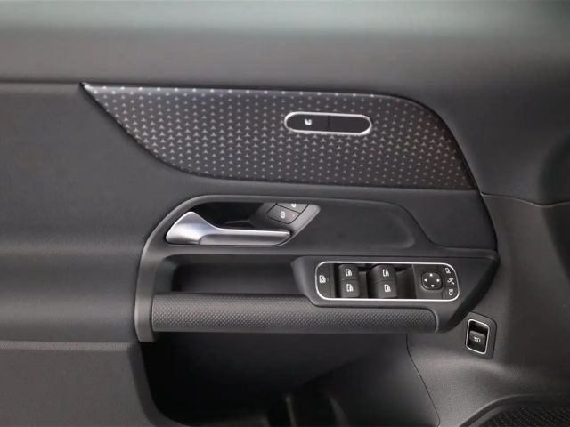 Mercedes-Benz GLA 180 Aut. AHK Park.Assistent Sitzhzg.