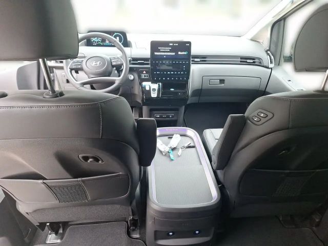 Hyundai Staria Signature