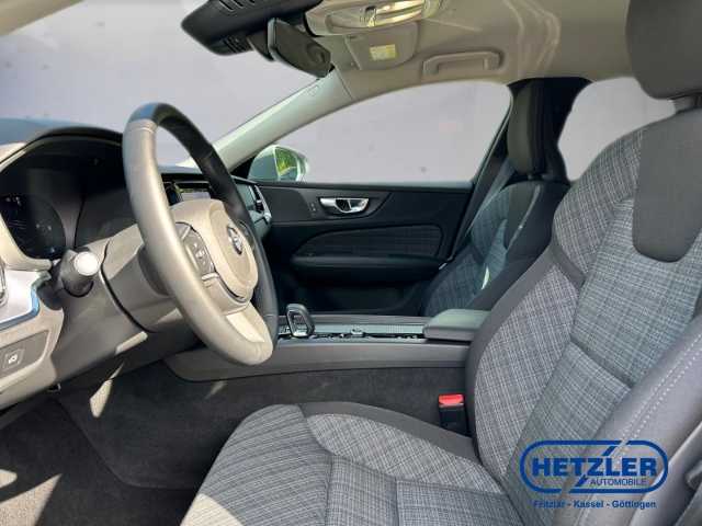 Volvo V60 Core Hybrid