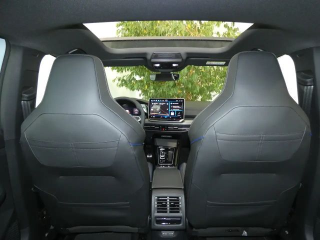 Volkswagen Golf 1.5 eTSI DSG R-Line