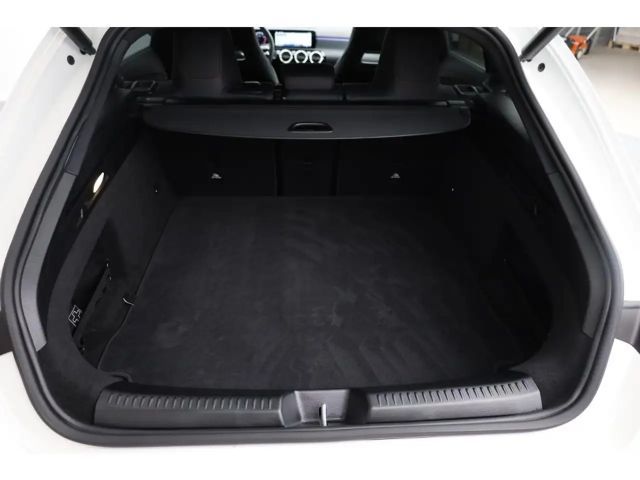 Mercedes-Benz CLA 200 AMG Line Shooting Brake