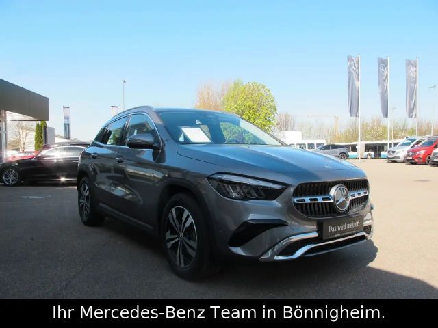 Mercedes-Benz GLA 180 AHV / Winter-Paket / RFK