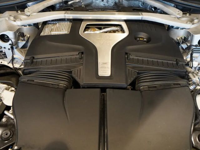 Aston Martin DBX V8