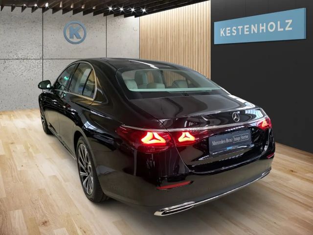 Mercedes-Benz E 200 4MATIC EXCLUSIVE Sedan