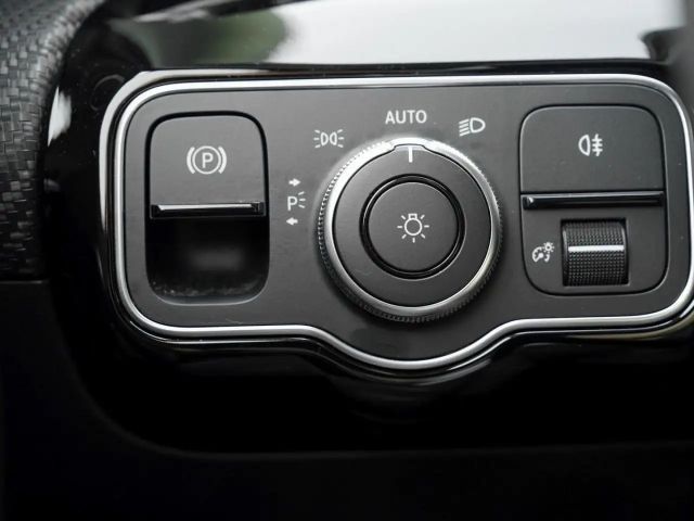 Mercedes-Benz A 250 A 250 e