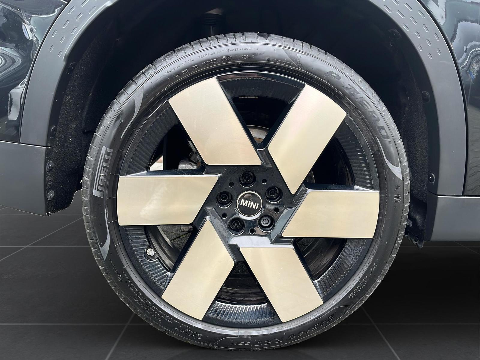 MINI Cooper C Countryman Favoured