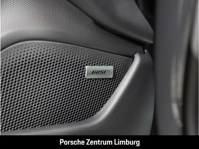 Porsche Taycan 4 Cross Turismo