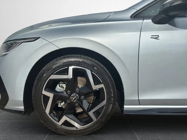 Volkswagen Golf 1.5 eTSI Golf VIII R-Line