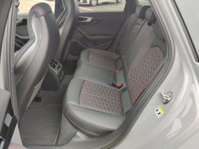 Audi RS4 Avant Quattro S-Tronic