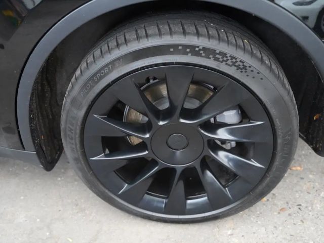 Tesla Model Y AWD Long Range