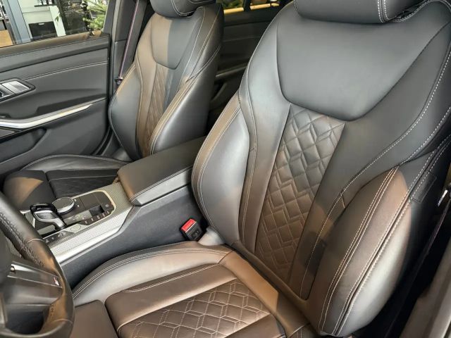 BMW 330 330e M-Sport xDrive