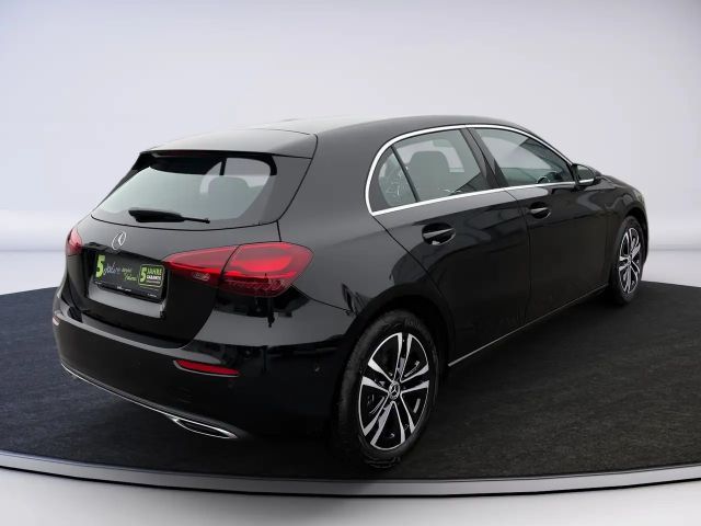 Mercedes-Benz A 180 LENKRADHEIZUNG LED HP USB PAKET