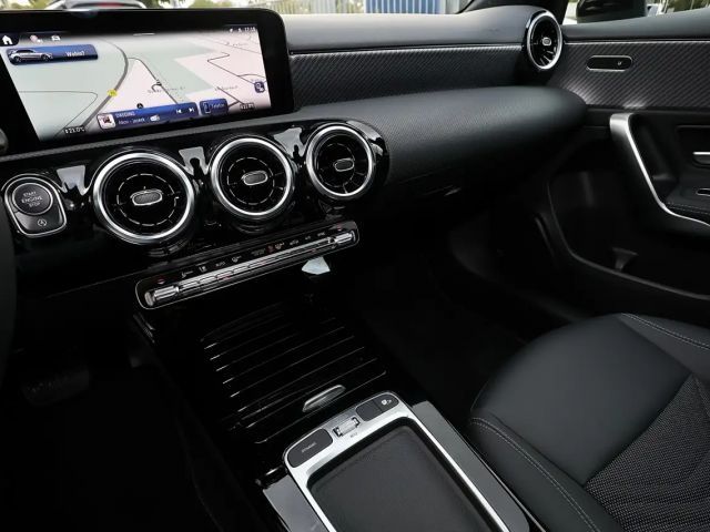 Mercedes-Benz A 200 TOTWINKEL+PANORAMA+KAMERA+NIGHT PAKET+18"