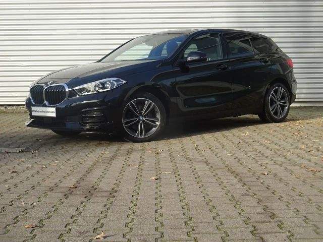 BMW 118 118i Sedan Sport Line