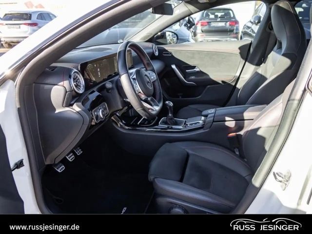 Mercedes-Benz CLA 200 AMG Line Coupé