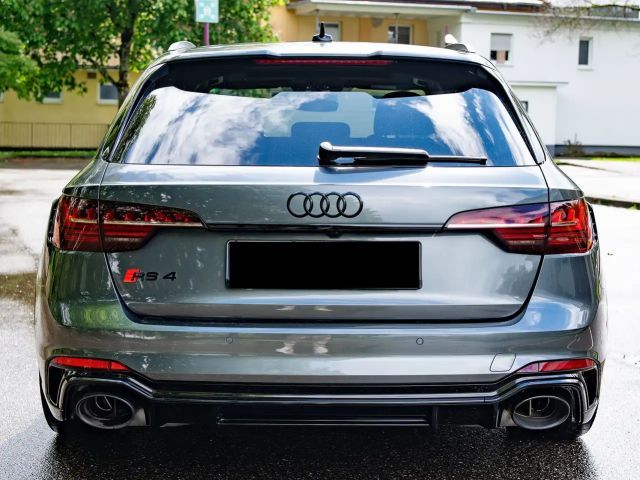 Audi RS4 Avant Quattro