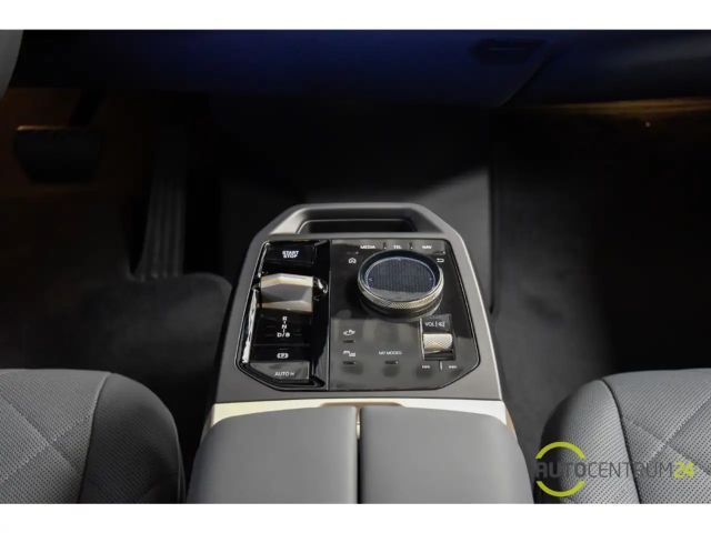 BMW iX 40 SkyLounge Massage HK HUD Soft Laser 360