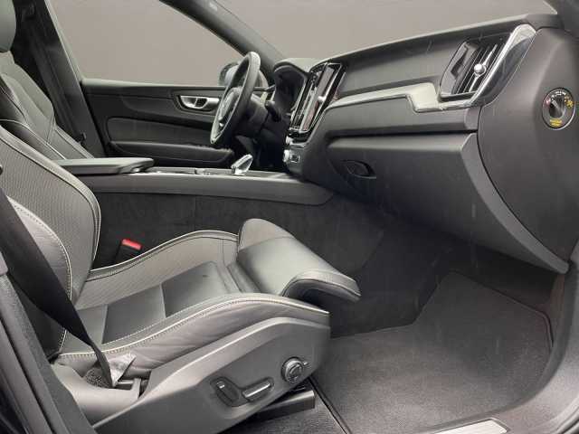 Volvo XC60 Business Dark Plus