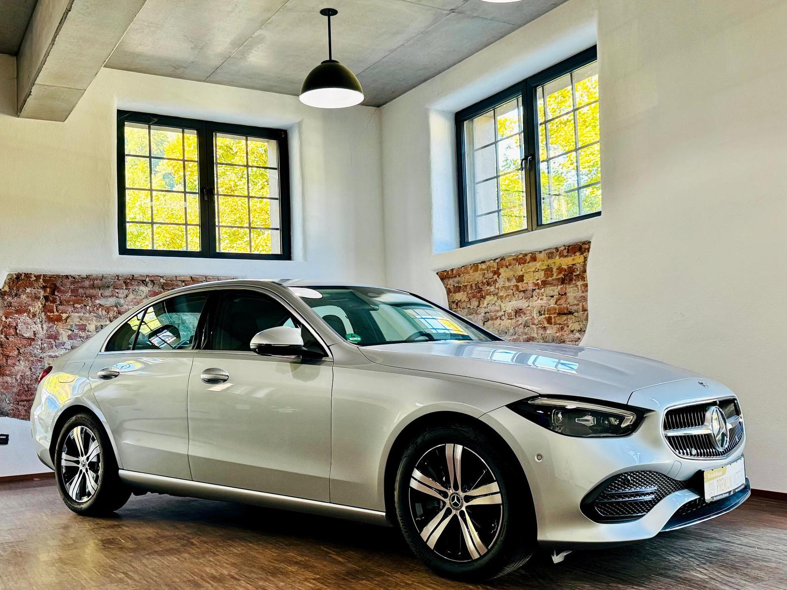 Mercedes-Benz C 200 AVANTGARDE Sedan