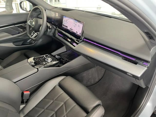 BMW 520 520i M-Sport Sedan