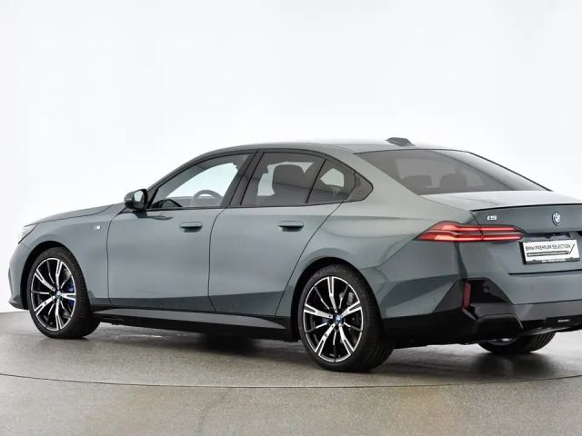 BMW i5 Sedan