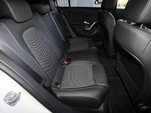 Mercedes-Benz A 180 PANORAMA+KAMERA+TOTWINKEL+MBUX+LED+18 ZOLL