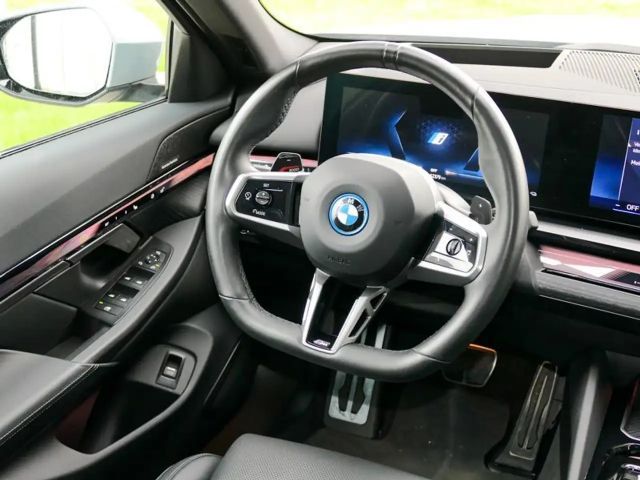 BMW 530 530e M-Sport Sedan