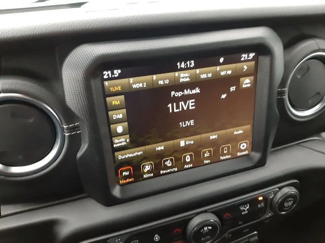 Jeep Wrangler Sahara