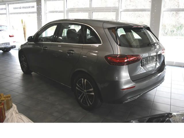 Mercedes-Benz B 180 Sedan